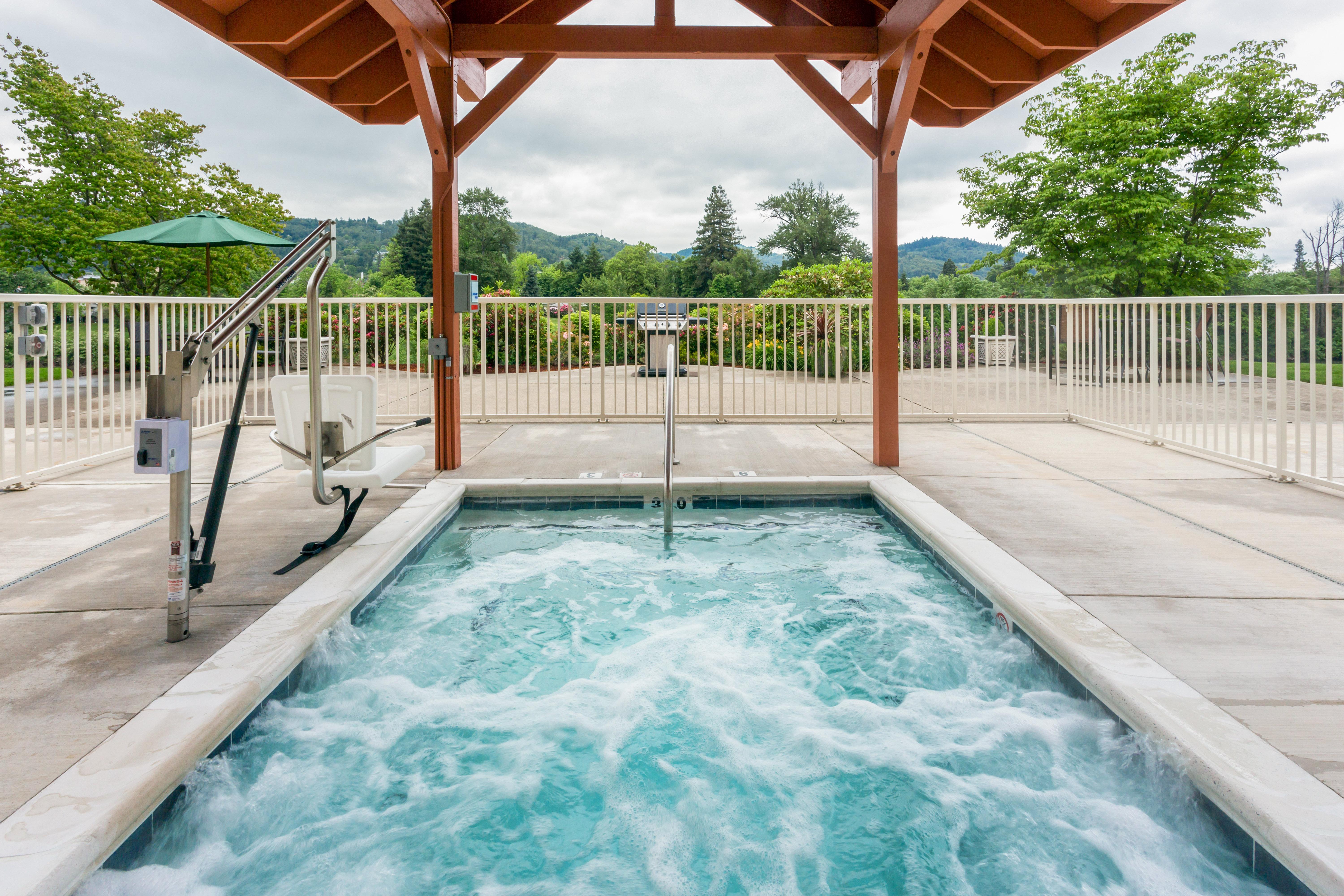 Holiday Inn Express Roseburg, an IHG Hotel Bagian luar foto