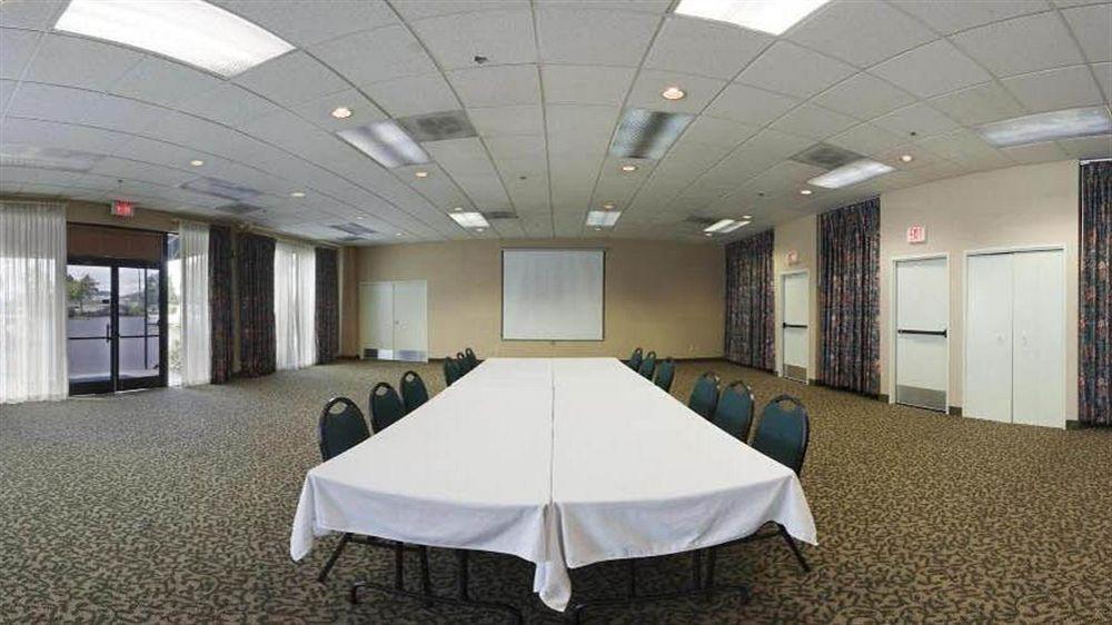 Holiday Inn Express Roseburg, an IHG Hotel Bagian luar foto