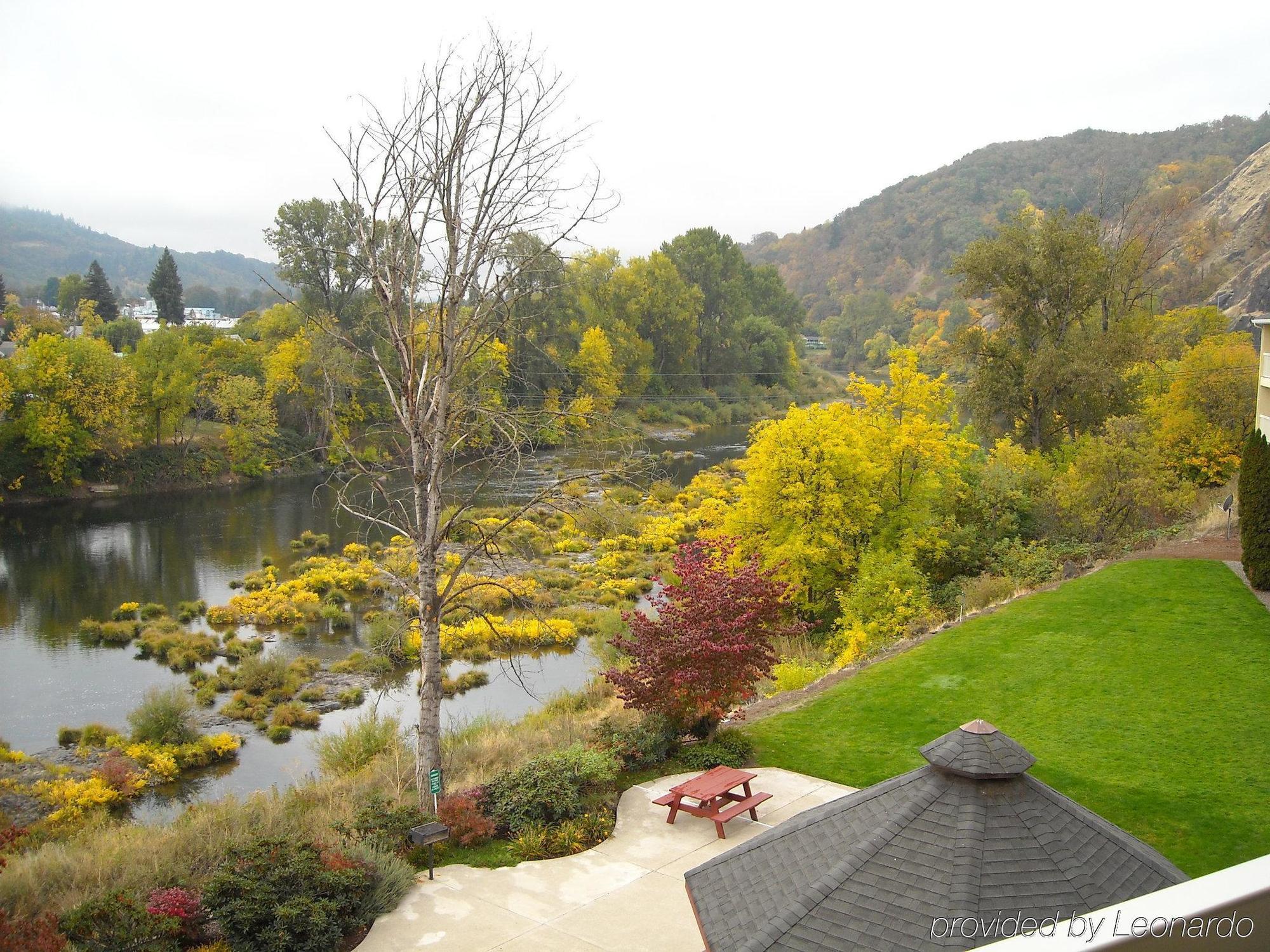 Holiday Inn Express Roseburg, an IHG Hotel Bagian luar foto